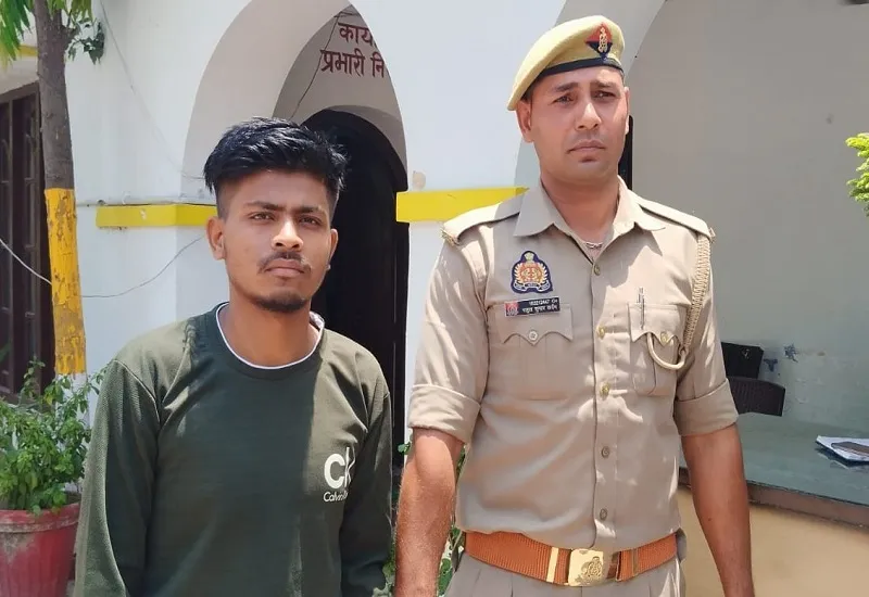 संभल : मुंबई से नाबालिग छात्रा को लेने चन्दौसी आया युवक, धर्मांतरण का बना रहा था दबाव...पुलिस ने किया गिरफ्तार